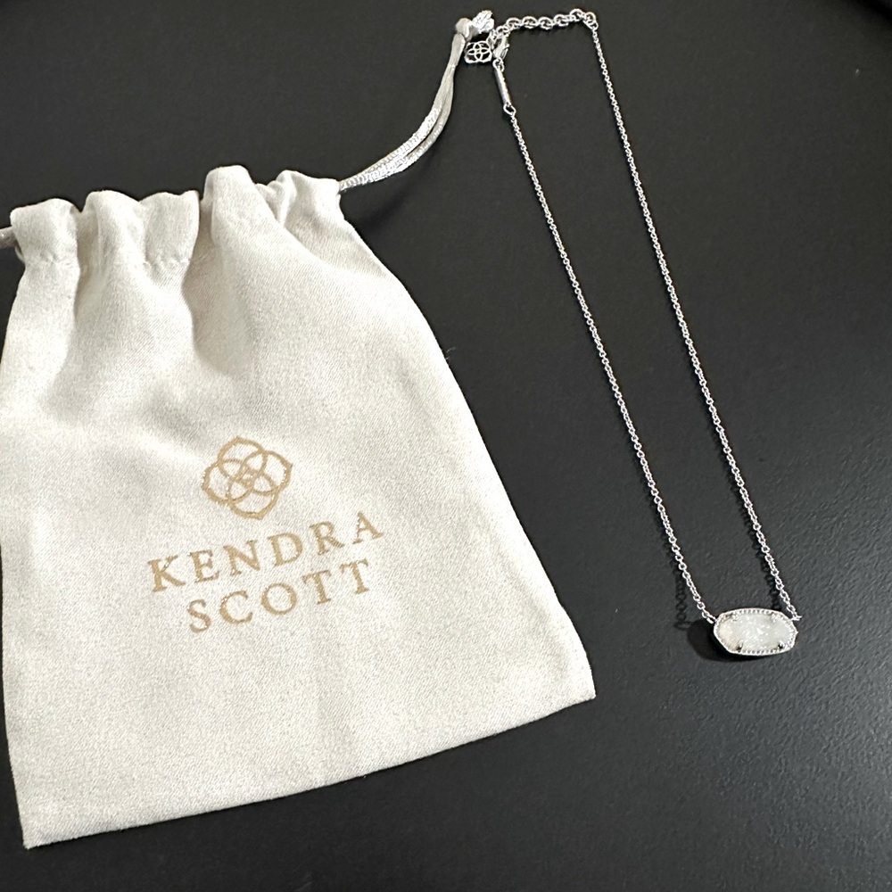 Kendra Scott Pendant Necklace ⭐️Never Worn!⭐️